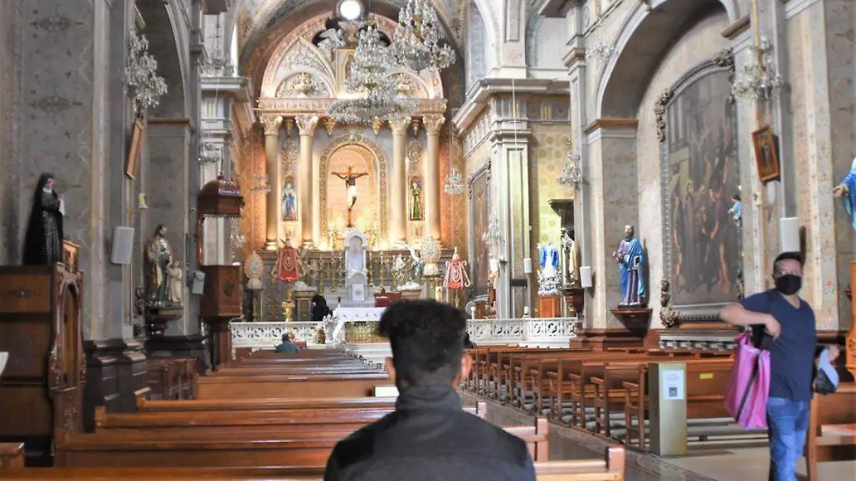 Iglesia no descarta cerrar recintos religiosos 1